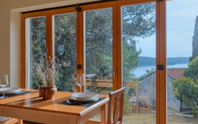 Holiday House in Pula 30 m From the sea