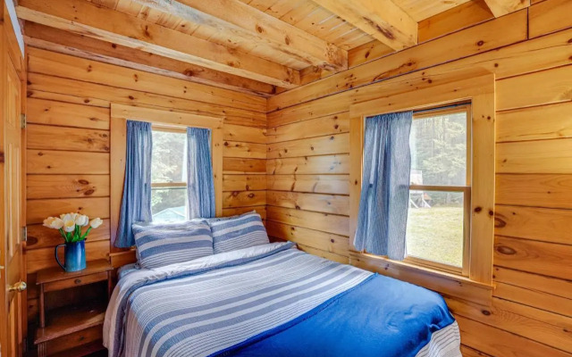 Spacious Wilmington Cabin: Walk to Lake
