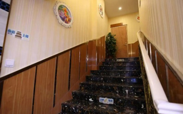 Bear house chain hotel (Shanghai Chuansha subway station store)
