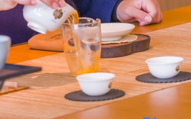 Xiangyuan Yungu Holiday Hotel