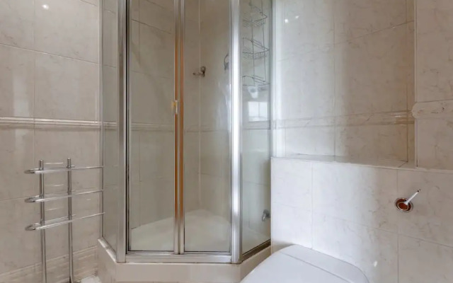 Large & Central 2BD Flat - Tower Hill