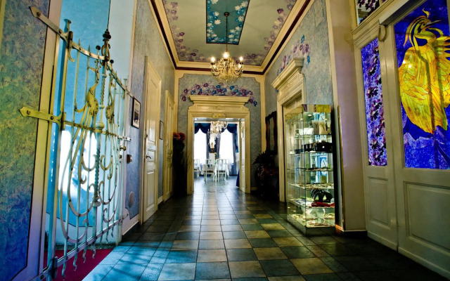 William Sivek Hotels