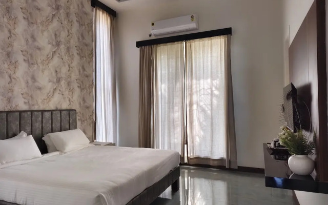 The Serene Shores - Luxury Private Villa