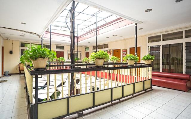 RedDoorz near RS Cikini