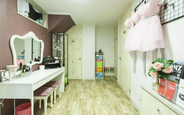 Unni House