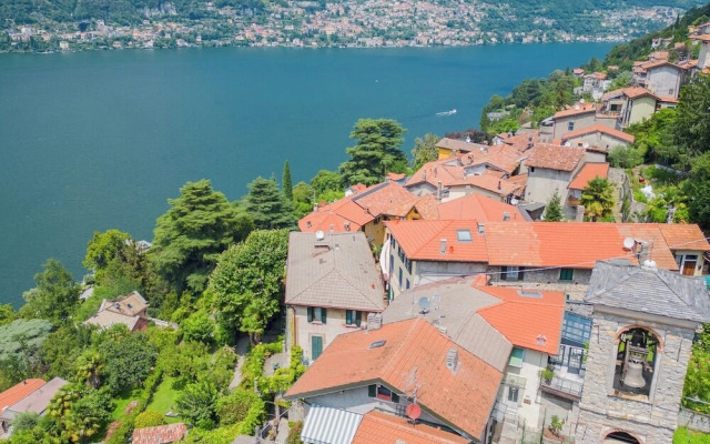 Simon's Apartment With Amazing View by Rent all Como