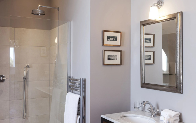 Château Saint Pierre de Serjac