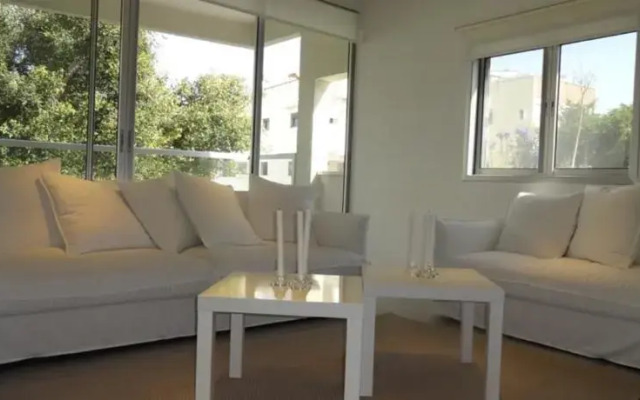Esther Hamalka – Luxury 3 Bedroom and Balcony