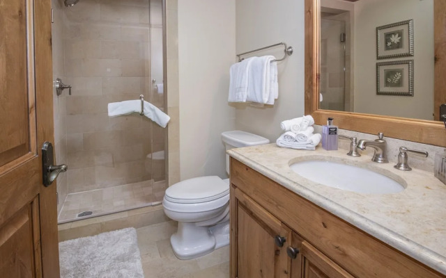 Vail Mountain View #402 4 Bedroom Condo