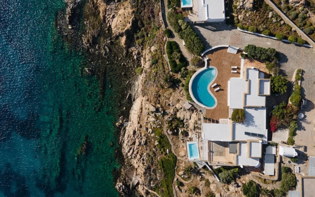 Etesians Suites & Villas