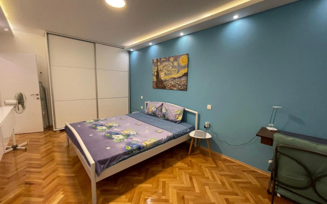 EVAs WorldMap Apartment