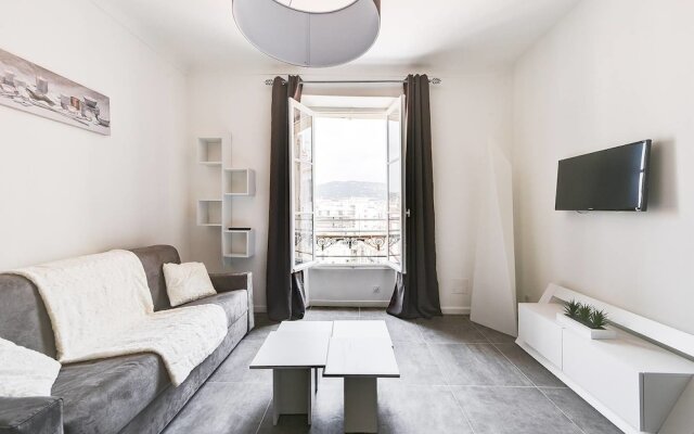 Beautiful Modern Apartment for 4 People in Cannes!