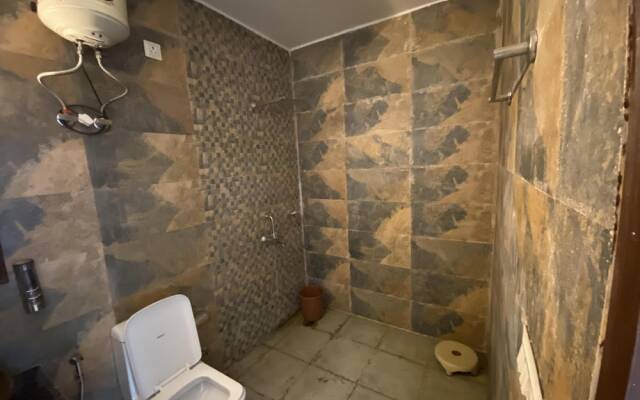 GoBravo 12 - Vansh 4Bhk Farm w/t Pool Sec135 Noida