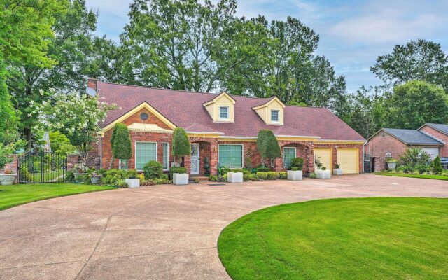 Spacious Memphis Home < 3 Mi to Graceland!