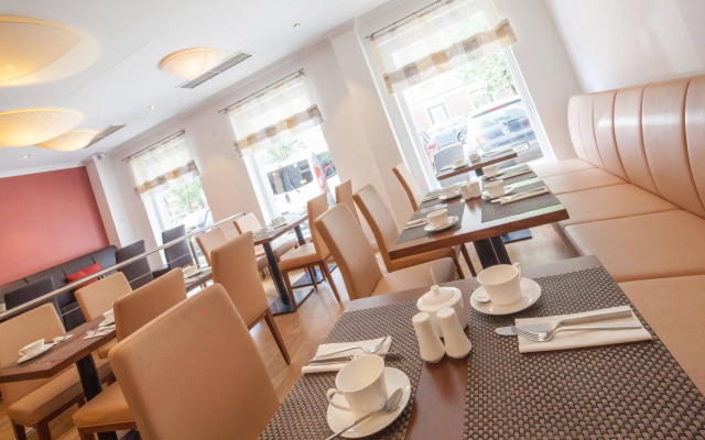 ADELANTE Boutique Hotel