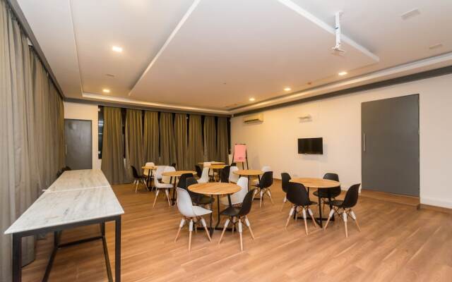 OYO Townhouse 011 Esplanade