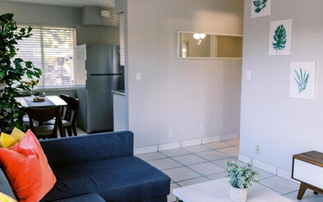 Galleria Apartments by Lowkl
