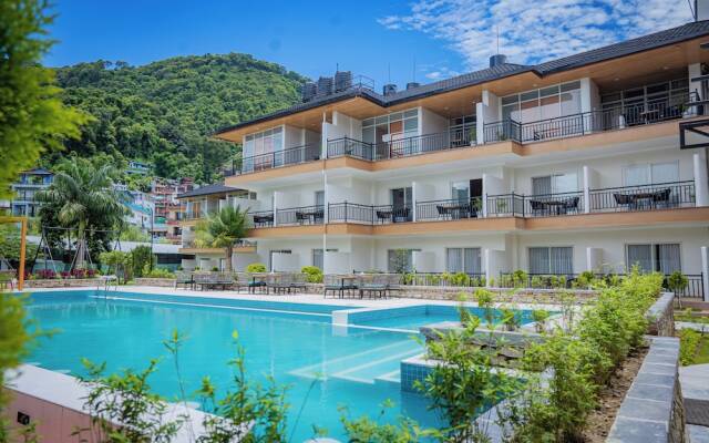 Majestic Lakefront Hotel & Suites