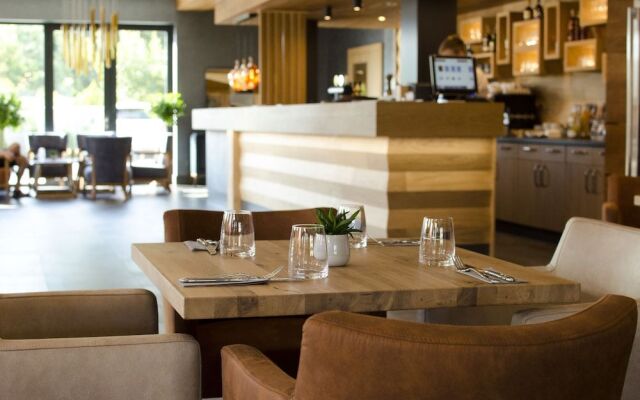 AZZA Hotel & Restaurant