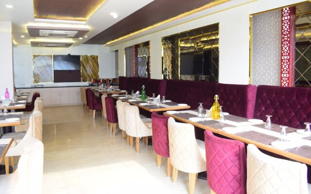 Hotel Naveen Continental @ 2Minutes Walk From Zero Road Bus Stand