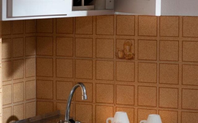 Nikolas Suites