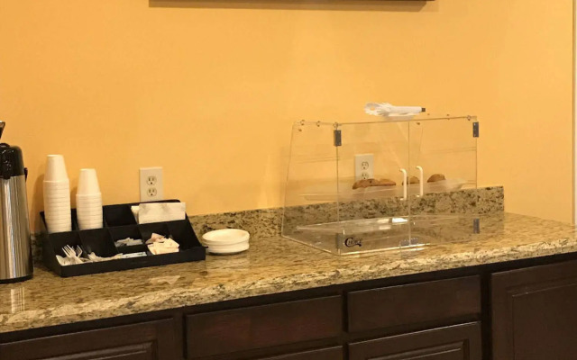 Los Fresnos Inn and Suites