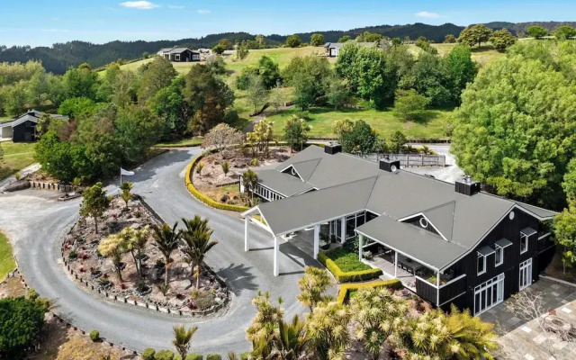 Woodhouse Mountain Lodge