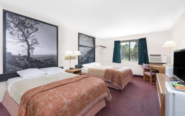 Super 8 By Wyndham Valley City