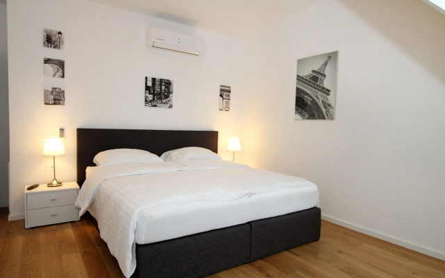 Christiano Apartments