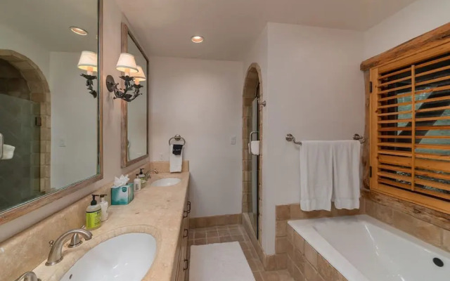 Absolutely Amazing Slopeside Mountain Lodge With spa