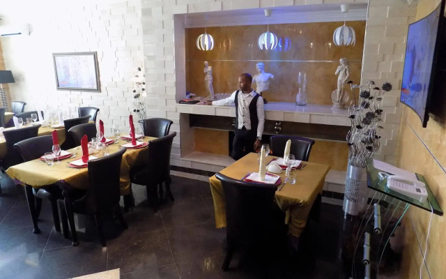 Caravel Suites