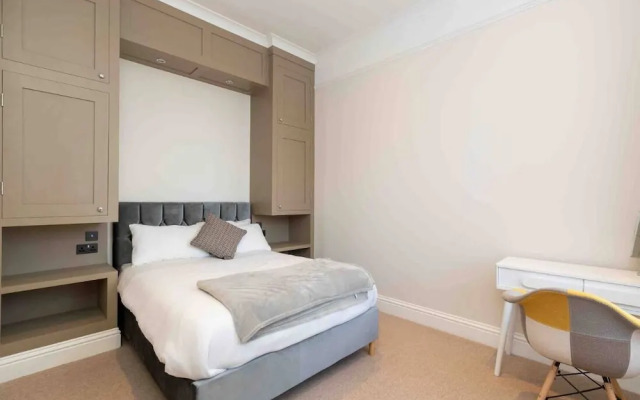 No.4 The Warwick