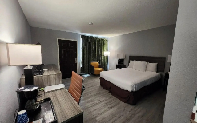 Super 8 by Wyndham Hayward WI