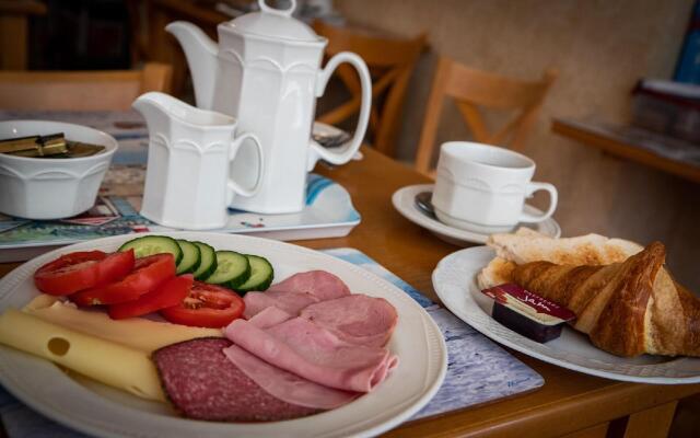 Raincliffe Hotel