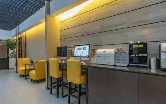 Home Inn Plus Shanghai Huaihai Road Sinan Road