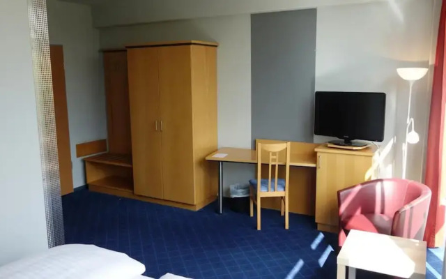 Advance Hotel