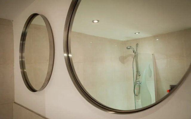 Central Suite - Simple2let Serviced Apartments
