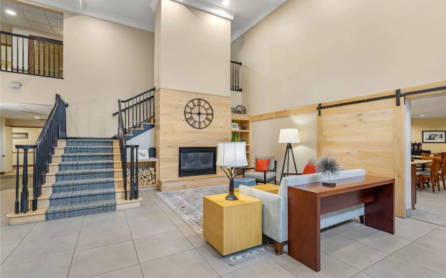 Country Inn & Suites by Radisson, Des Moines West, IA