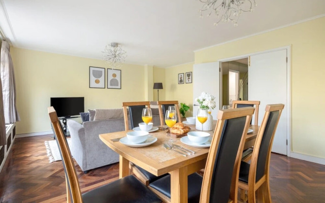 Elegant & Airy 2BR near Regents Park