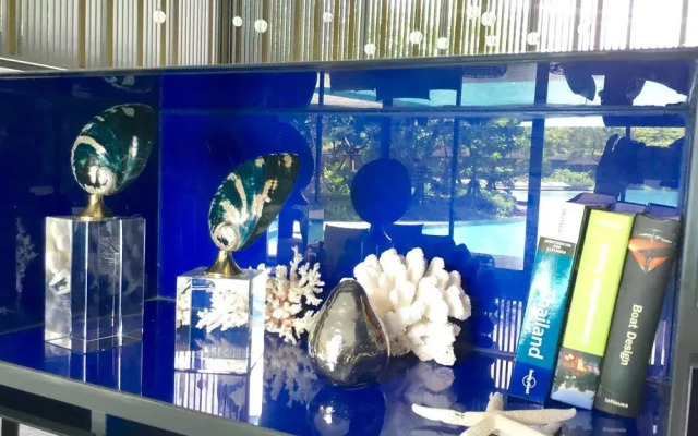 The Deck Condominium by Lofty