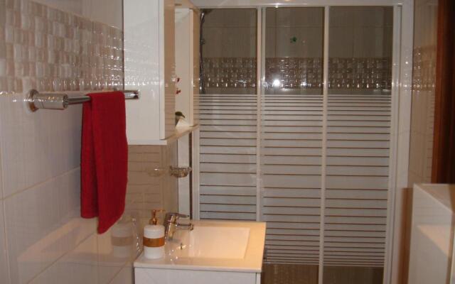 Love Holiday Suite 2