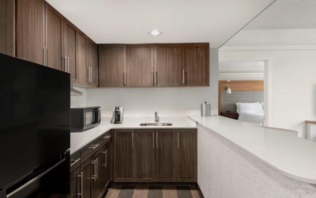 Holiday Inn & Suites Pittsfield-Berkshires by IHG