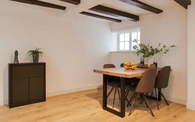 Canal Garden Apartment