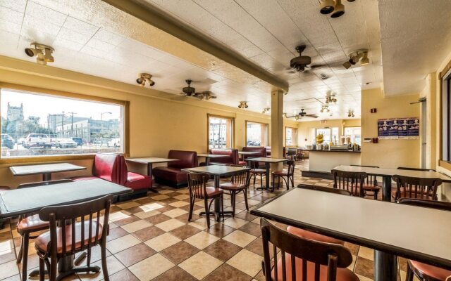 The Inn at Alamo / Riverwalk / Convention Center