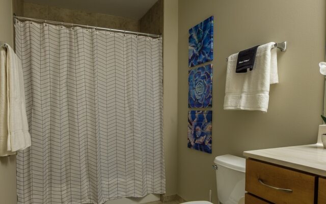 2 BR Weston Apt by Frontdesk