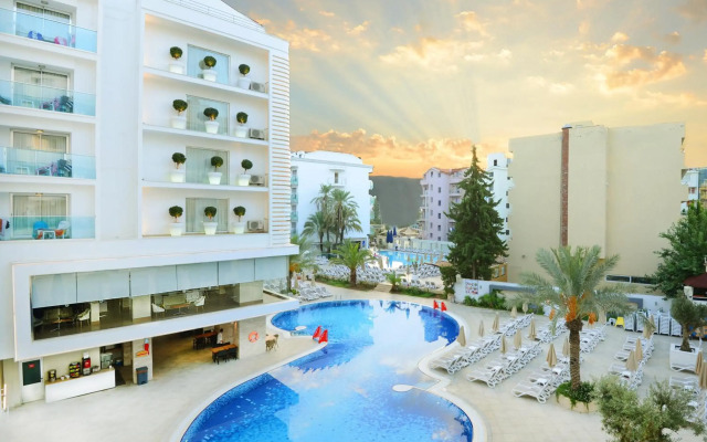 Blue Bay Platinum Hotel