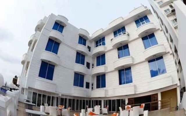 Lazaani Hotel & Restaurant