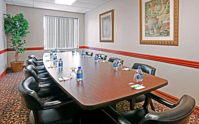 Holiday Inn Hotel & Suites Hattiesburg-University