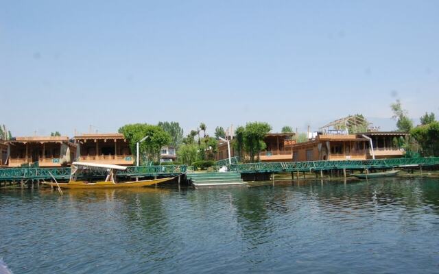 New Alexandra Houseboats