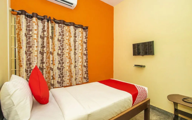 OYO 17136 Hotel Chinmayee Inn